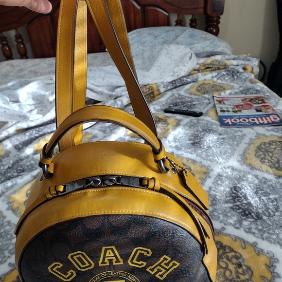 Coach Varsity Signature Jordyn BKPK - Picture 3 of 7